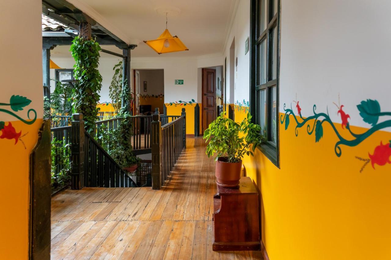 Hostal Riviera Sucre Otavalo Exterior photo