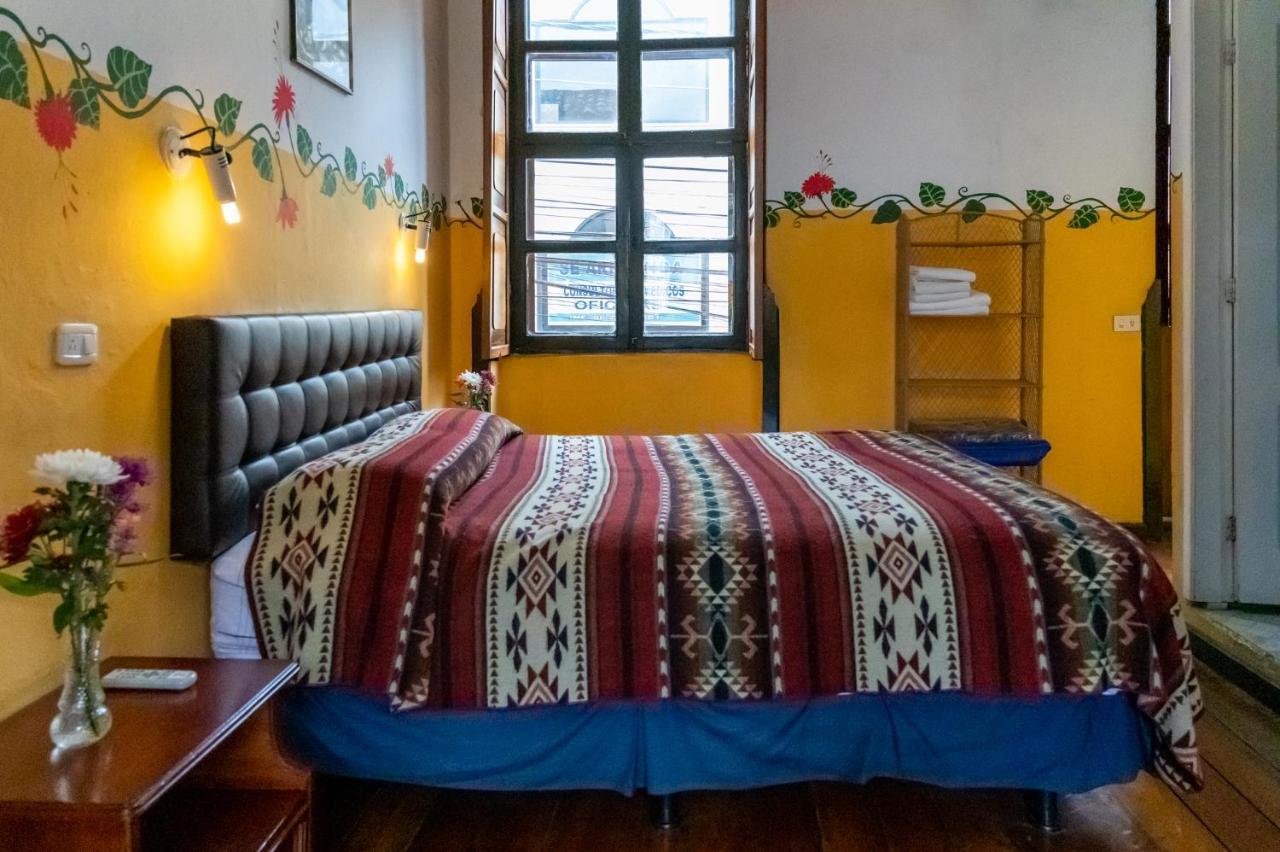 Hostal Riviera Sucre Otavalo Exterior photo