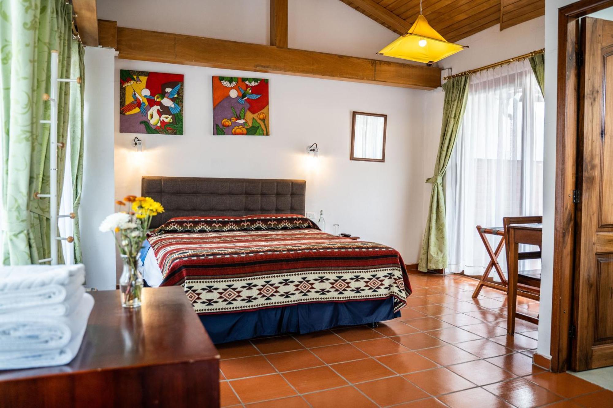 Hostal Riviera Sucre Otavalo Exterior photo