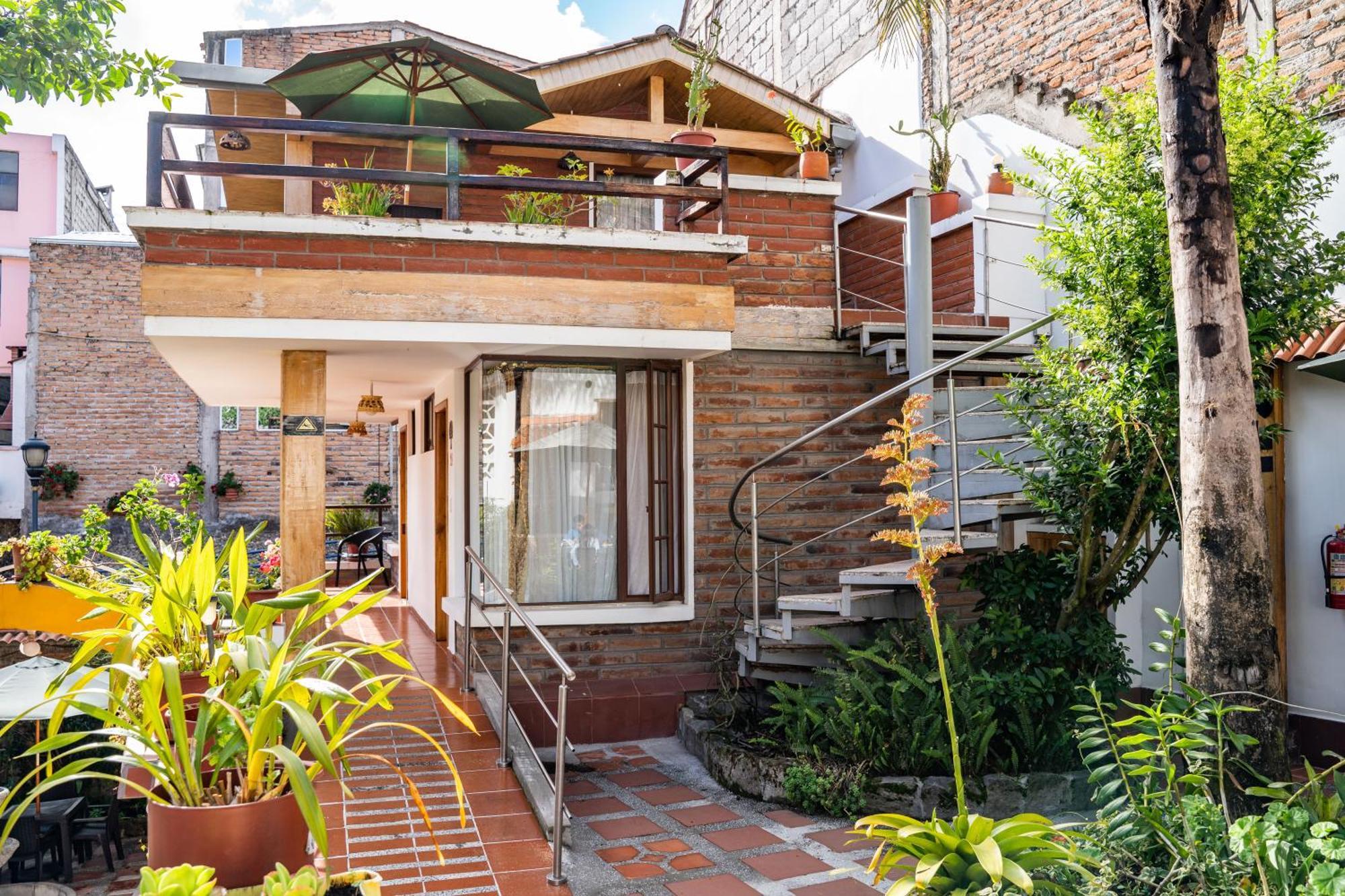 Hostal Riviera Sucre Otavalo Exterior photo