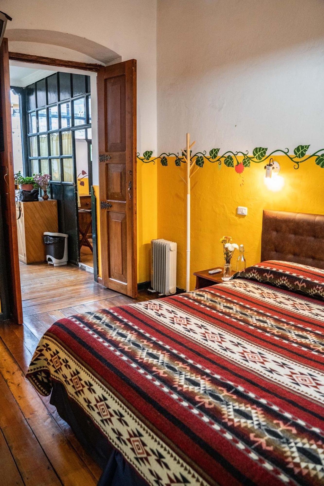 Hostal Riviera Sucre Otavalo Exterior photo