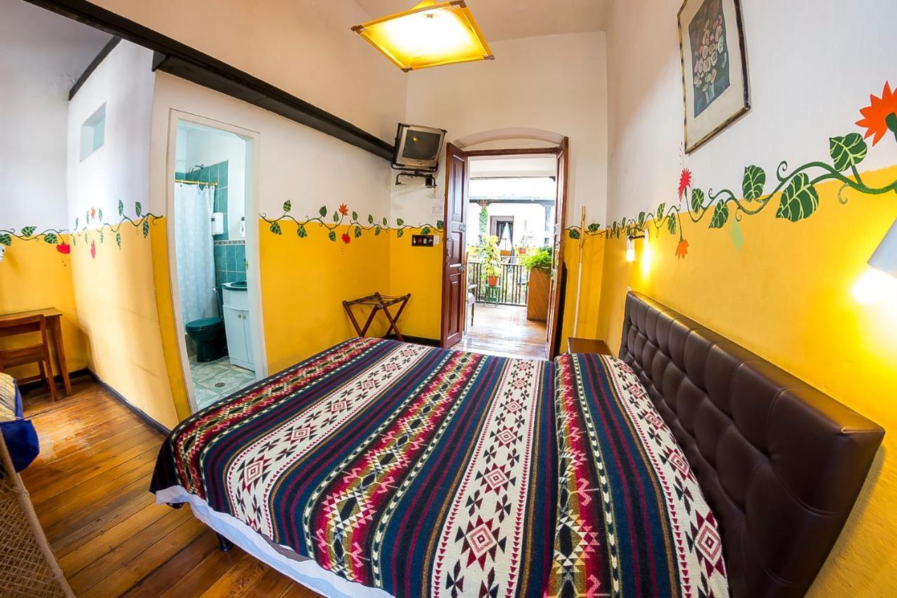 Hostal Riviera Sucre Otavalo Exterior photo