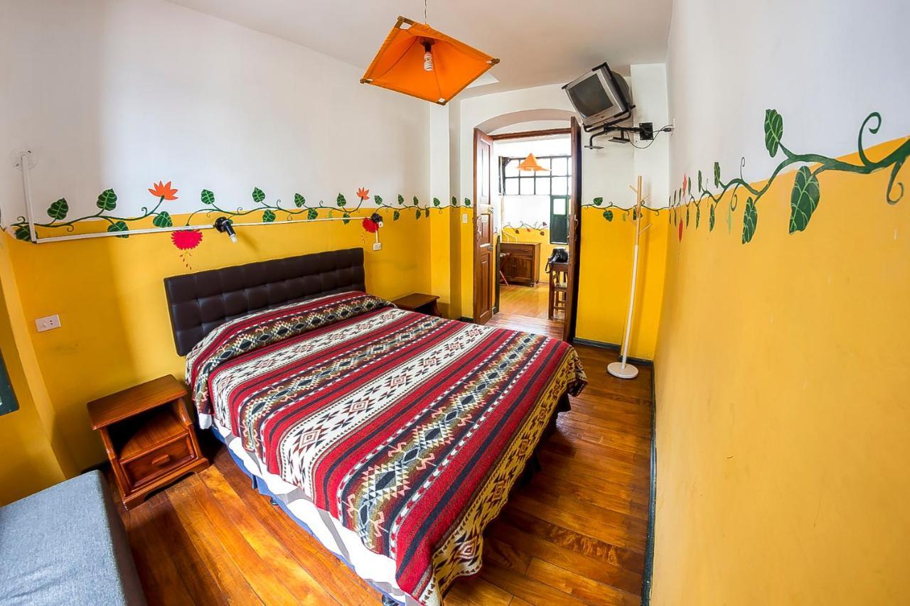 Hostal Riviera Sucre Otavalo Exterior photo