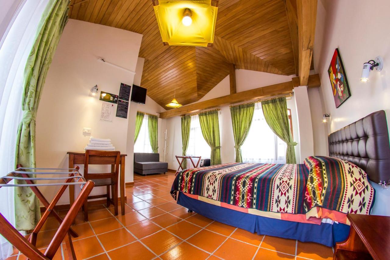 Hostal Riviera Sucre Otavalo Exterior photo